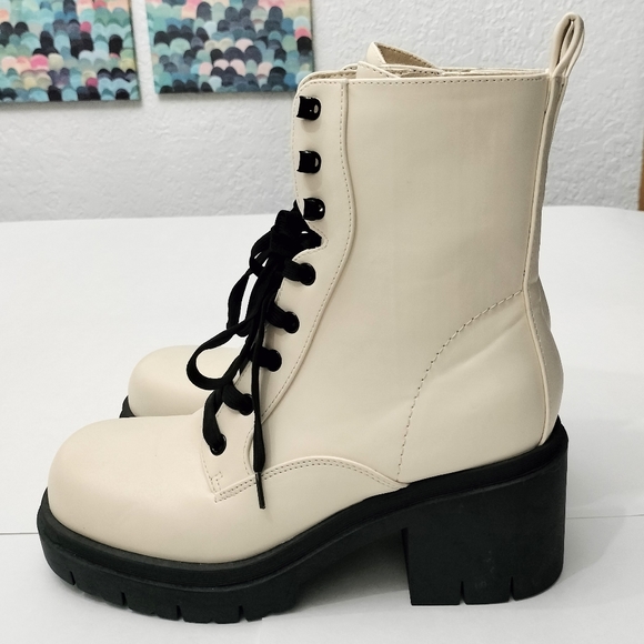 Nine West Juna3 Ivory Lace Up Chunky Block Heel Rounded Toe Combat Ankle Boots. - Picture 5 of 10